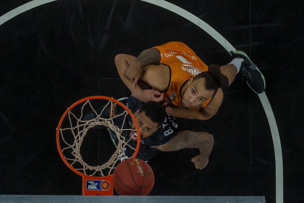 罗伯逊与奥 罗伯逊与奥